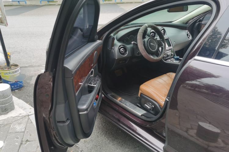 Used Jaguar XJ 2014 XJL 3.0 SC Two-Wheel-Drive Panoramic Business Edition Driver Seat