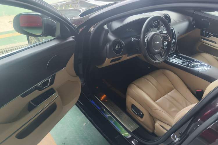 Used Jaguar XJ 2014 XJL 2.0T Two-Wheel-Drive Elegant Business Edition Driver Seat