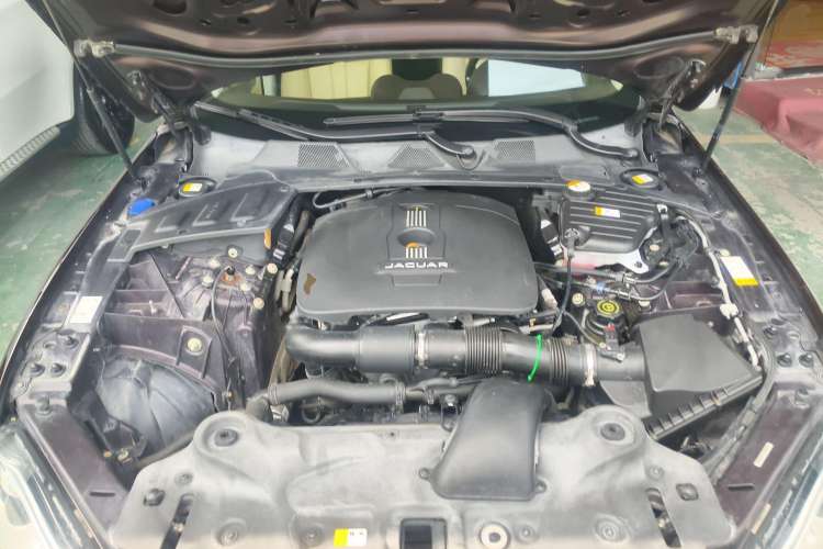 Used Jaguar XJ 2014 XJL 2.0T Two-Wheel-Drive Elegant Business Edition Engine Bay