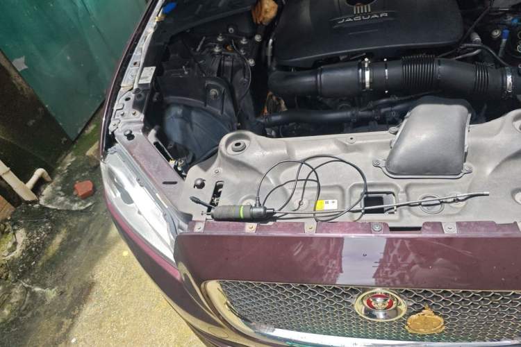 Used Jaguar XJ 2014 XJL 2.0T Two-Wheel-Drive Elegant Business Edition Engine Bay Right