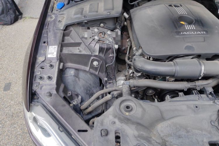 Used Jaguar XJ 2014 XJL 2.0T Two-Wheel-Drive Elegant Business Edition Engine Bay Right