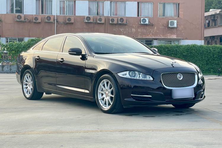 Used Jaguar XJ 2014 XJL 2.0T Two-Wheel-Drive Elegant Business Edition Front Right 45 Deg