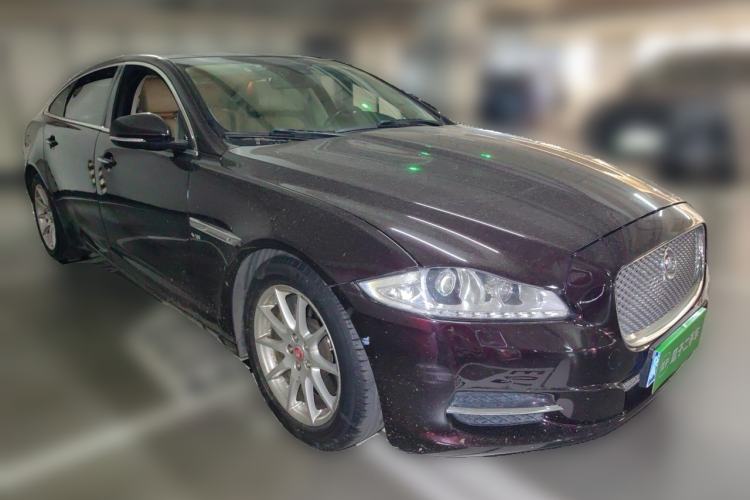 Used Jaguar XJ 2014 XJL 3.0 SC Two-Wheel-Drive Panoramic Business Edition Front Right 45 Deg