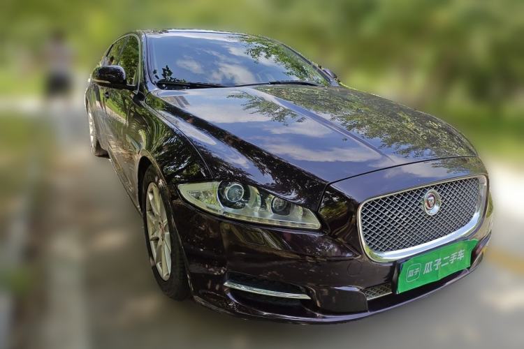 Used Jaguar XJ 2014 XJL 3.0 SC Two-Wheel-Drive Panoramic Business Edition Front Right 45 Deg