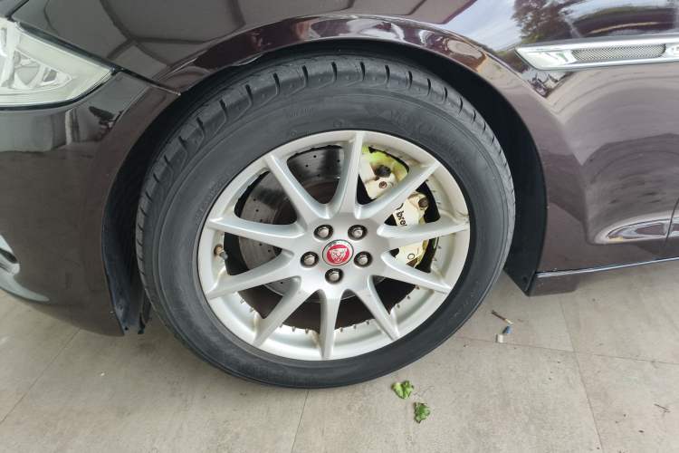 Used Jaguar XJ 2014 XJL 2.0T Two-Wheel-Drive Elegant Business Edition Left Front Wheel Hub