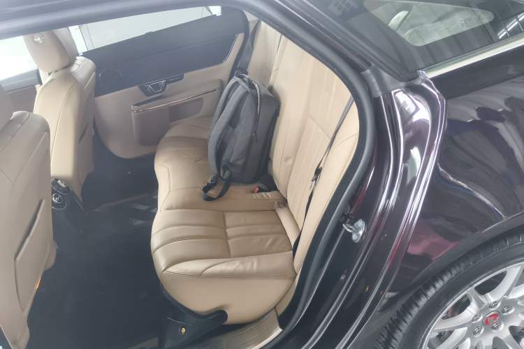 Used Jaguar XJ 2014 XJL 2.0T Two-Wheel-Drive Elegant Business Edition Left Rear Seat