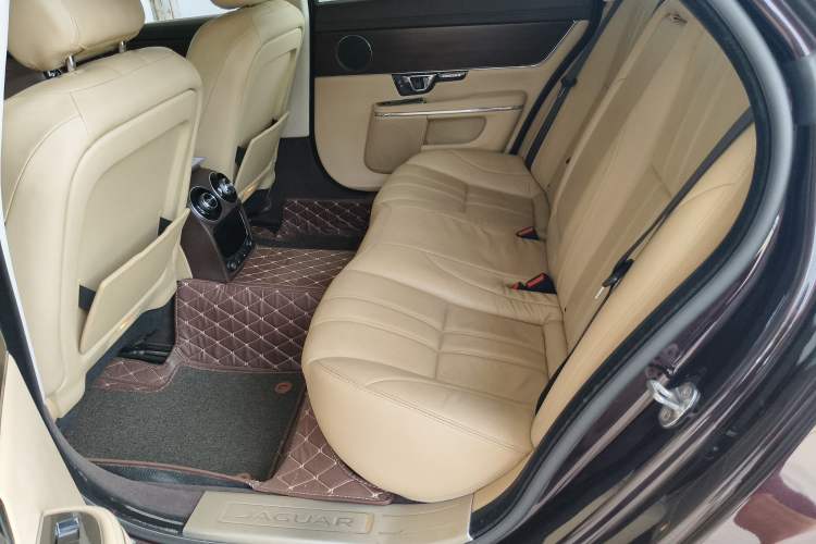 Used Jaguar XJ 2014 XJL 2.0T Two-Wheel-Drive Elegant Business Edition Left Rear Seat