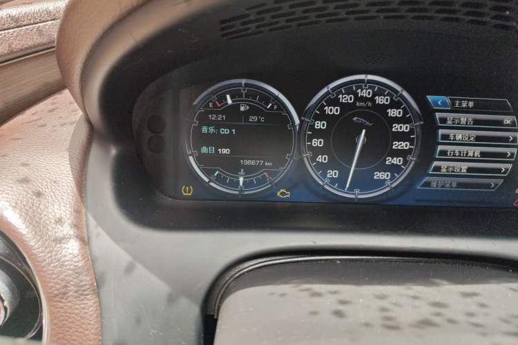 Used Jaguar XJ 2014 XJL 2.0T Two-Wheel-Drive Elegant Business Edition Odometer Close Up