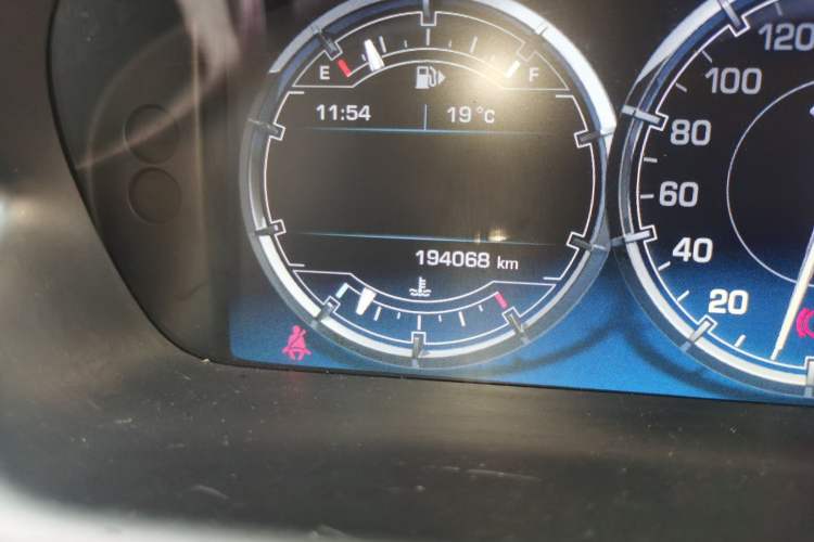 Used Jaguar XJ 2014 XJL 3.0 SC Two-Wheel-Drive Panoramic Business Edition Odometer Close Up