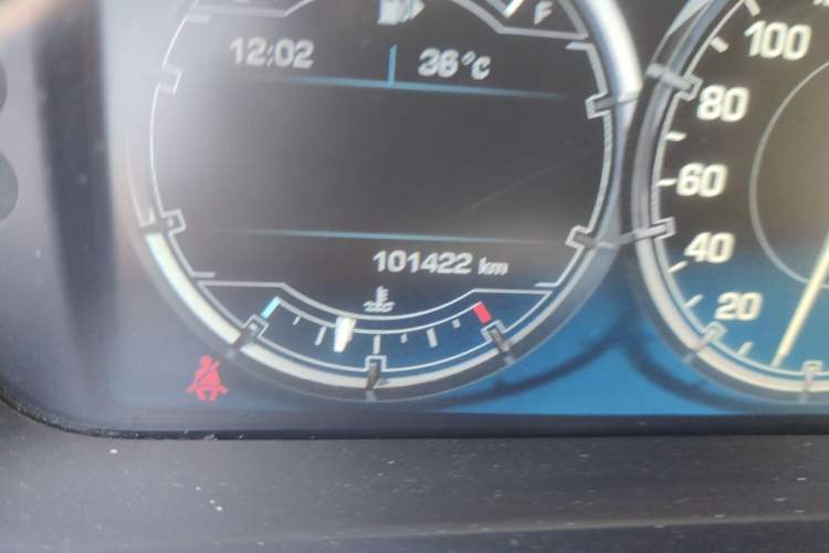 Used Jaguar XJ 2014 XJL 2.0T Two-Wheel-Drive Elegant Business Edition Odometer Close Up