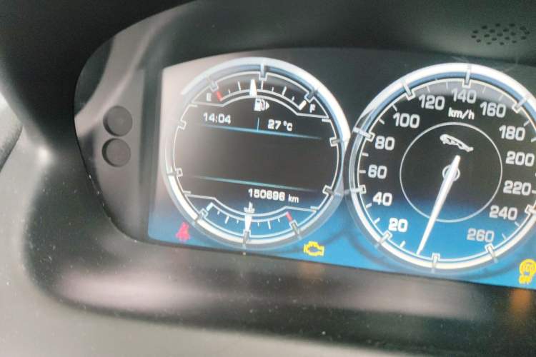 Used Jaguar XJ 2014 XJL 2.0T Two-Wheel-Drive Elegant Business Edition Odometer Close Up