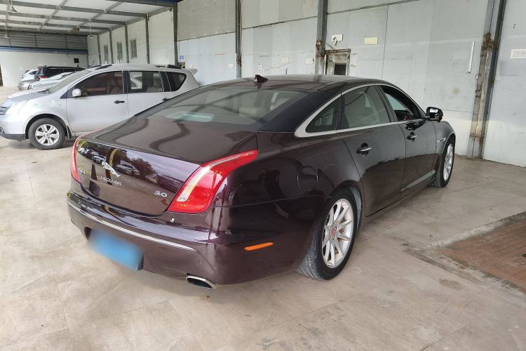 Used Jaguar XJ 2014 XJL 2.0T Two-Wheel-Drive Elegant Business Edition Rear Right 45 Deg