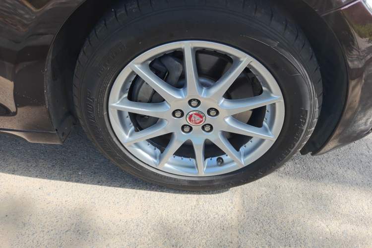 Used Jaguar XJ 2014 XJL 2.0T Two-Wheel-Drive Elegant Business Edition Right Front Wheel Hub