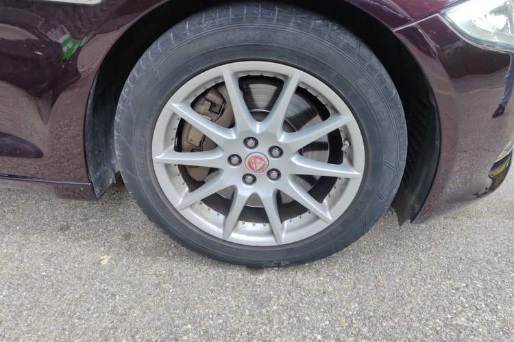 Used Jaguar XJ 2014 XJL 2.0T Two-Wheel-Drive Elegant Business Edition Right Front Wheel Hub