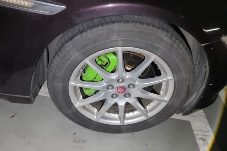 Used Jaguar XJ 2014 XJL 2.0T Two-Wheel-Drive Elegant Business Edition Right Front Wheel Hub