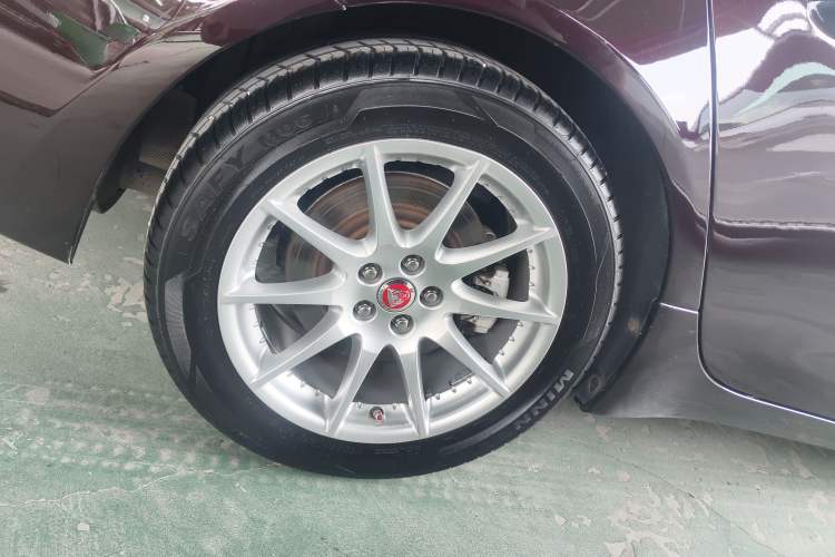 Used Jaguar XJ 2014 XJL 2.0T Two-Wheel-Drive Elegant Business Edition Right Rear Wheel Hub