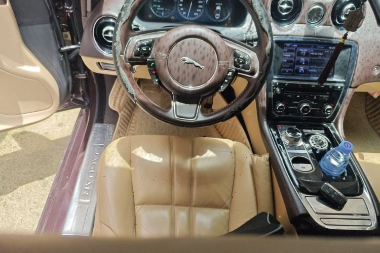 Used Jaguar XJ 2014 XJL 2.0T Two-Wheel-Drive Elegant Business Edition Steering Wheel