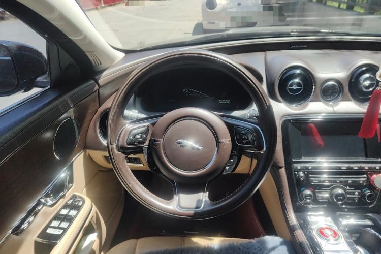 Used Jaguar XJ 2014 XJL 2.0T Two-Wheel-Drive Elegant Business Edition Steering Wheel