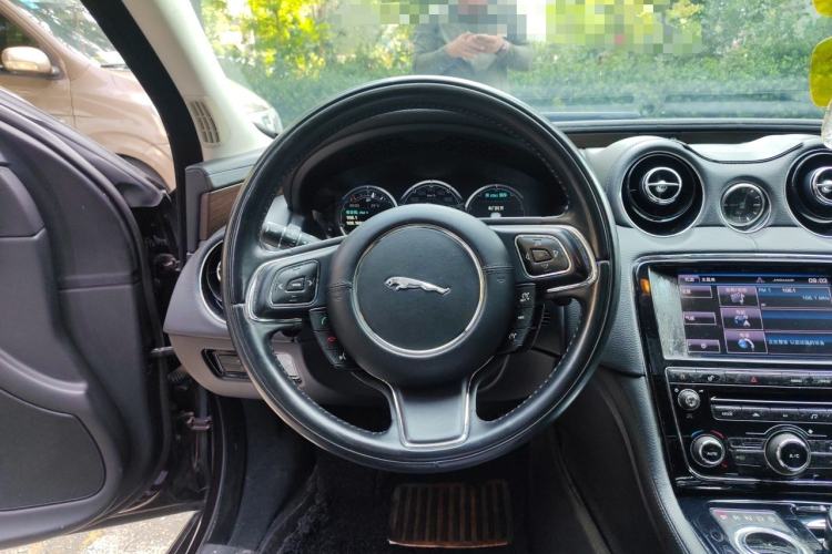 Used Jaguar XJ 2014 XJL 2.0T Two-Wheel-Drive Elegant Business Edition Steering Wheel