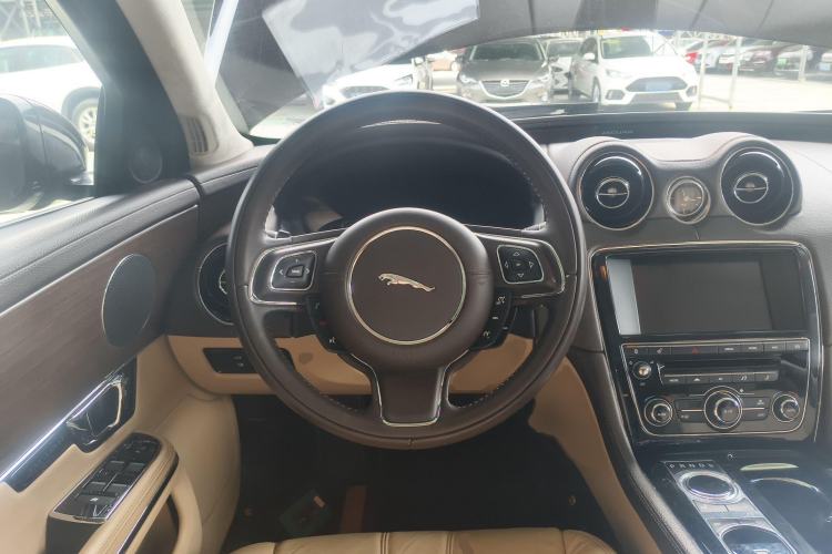Used Jaguar XJ 2014 XJL 2.0T Two-Wheel-Drive Elegant Business Edition Steering Wheel