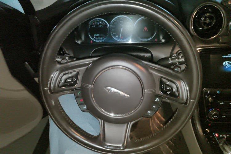 Used Jaguar XJ 2014 XJL 2.0T Two-Wheel-Drive Elegant Business Edition Steering Wheel