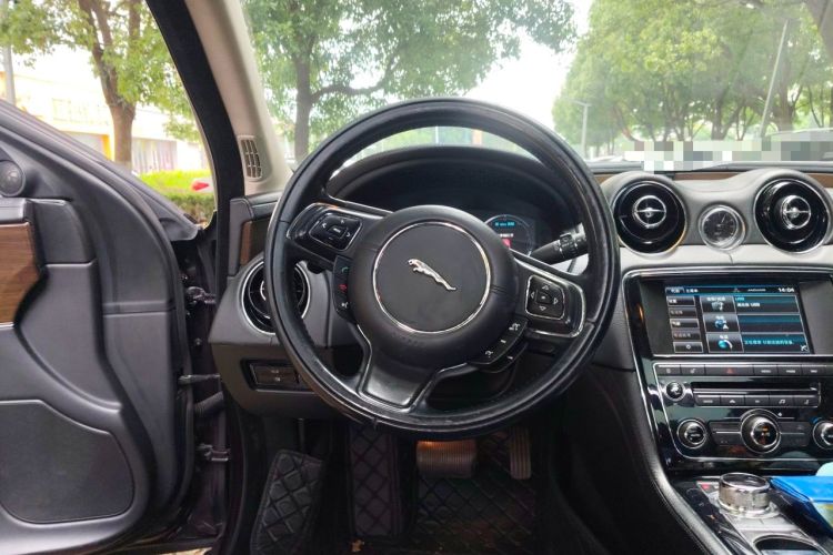 Used Jaguar XJ 2014 XJL 2.0T Two-Wheel-Drive Elegant Business Edition Steering Wheel