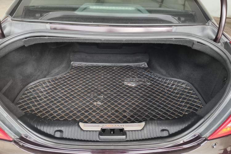 Used Jaguar XJ 2014 XJL 2.0T Two-Wheel-Drive Elegant Business Edition Trunk