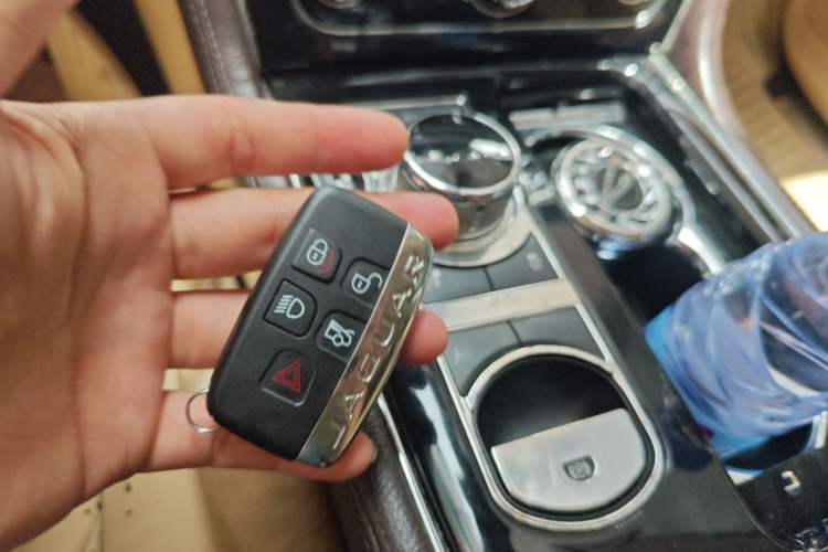 Used Jaguar XJ 2014 XJL 2.0T Two-Wheel-Drive Elegant Business Edition Vehicle Key