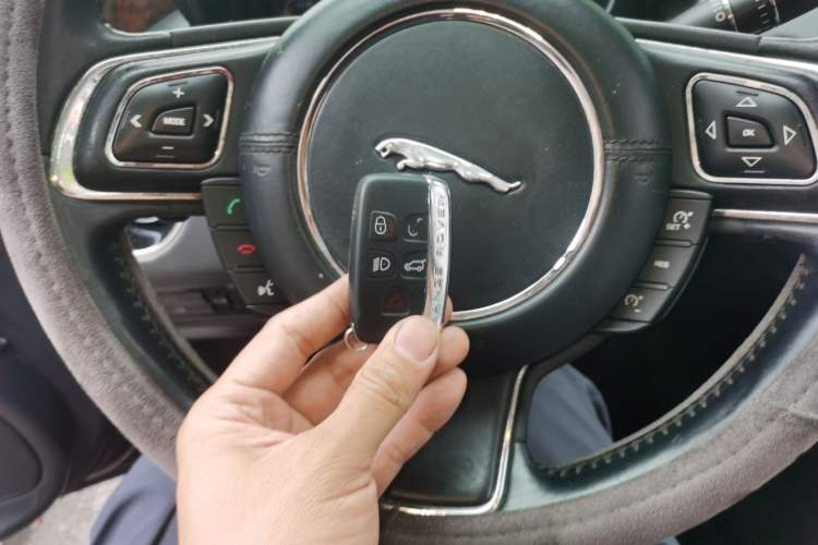 Used Jaguar XJ 2014 XJL 3.0 SC Two-Wheel-Drive Panoramic Business Edition Vehicle Key
