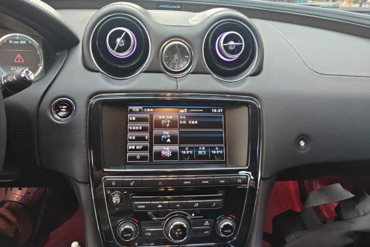 Used Jaguar XJ 2014 XJL 2.0T Two-Wheel-Drive Elegant Business Edition Audio And AC Panel
