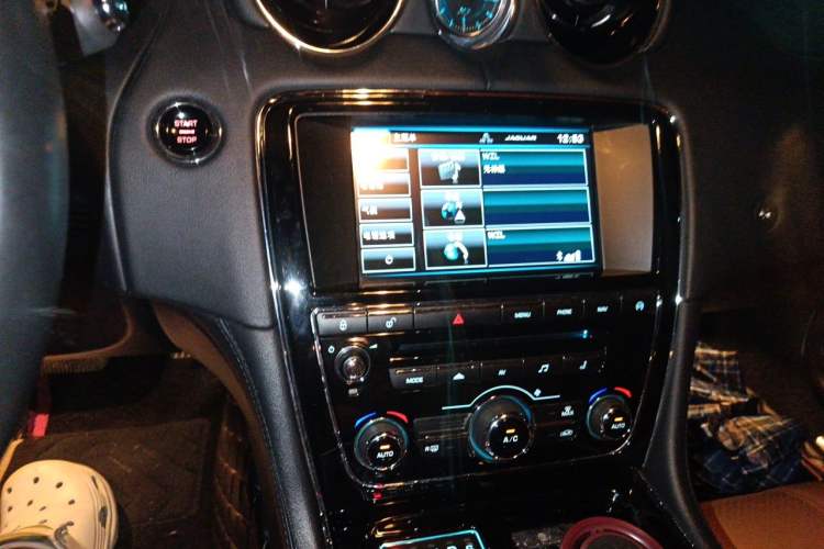 Used Jaguar XJ 2014 XJL 3.0 SC Two-Wheel-Drive Panoramic Business Edition Audio And AC Panel