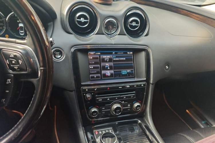 Used Jaguar XJ 2014 XJL 3.0 SC Two-Wheel-Drive Flagship Business Edition Audio And AC Panel