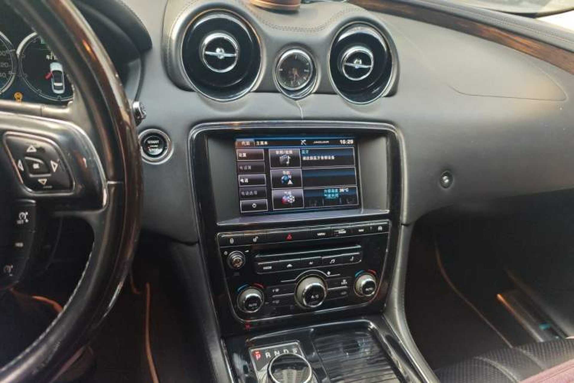 Used Jaguar XJ 2014 XJL 3.0 SC Two-Wheel-Drive Flagship Business Edition Audio And AC Panel