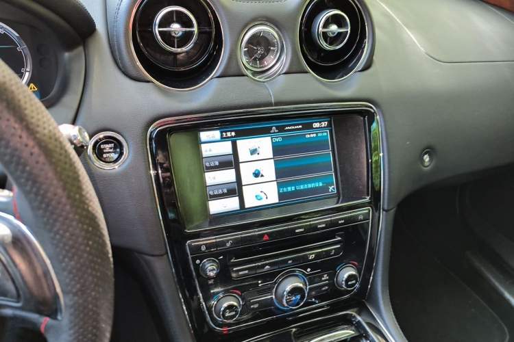 Used Jaguar XJ 2014 XJL 3.0 SC Two-Wheel-Drive Panoramic Business Edition Audio And AC Panel
