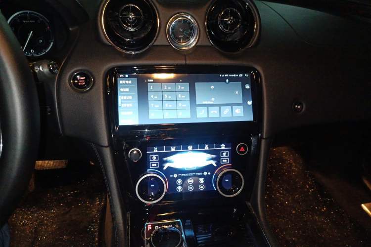 Used Jaguar XJ 2014 XJL 3.0 SC Two-Wheel-Drive Panoramic Business Edition Audio And AC Panel