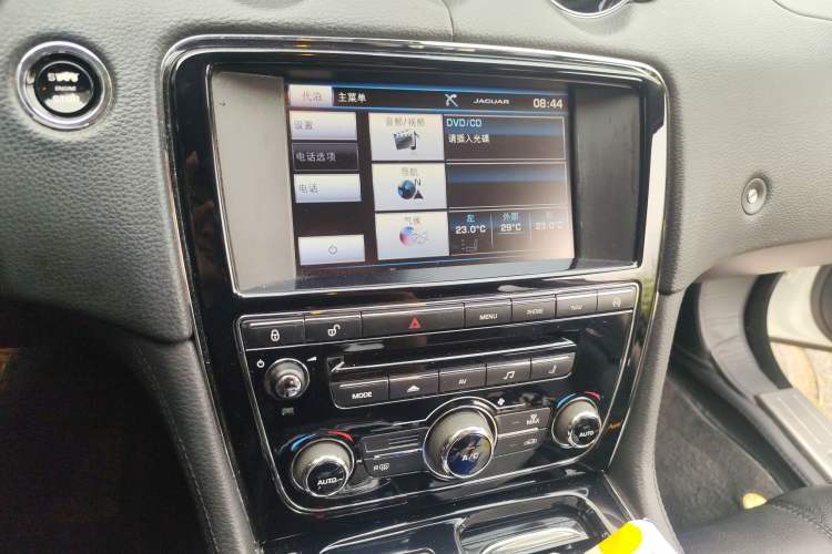 Used Jaguar XJ 2014 XJL 2.0T Two-Wheel-Drive Elegant Business Edition Audio And AC Panel