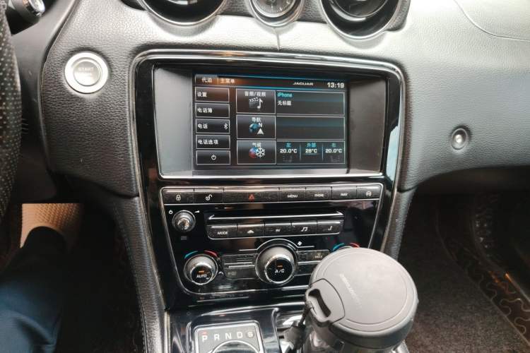Used Jaguar XJ 2014 XJL 2.0T Two-Wheel-Drive Elegant Business Edition Audio And AC Panel