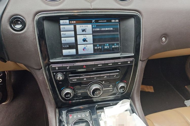 Used Jaguar XJ 2014 XJL 3.0 SC Two-Wheel-Drive Panoramic Business Edition Audio And AC Panel