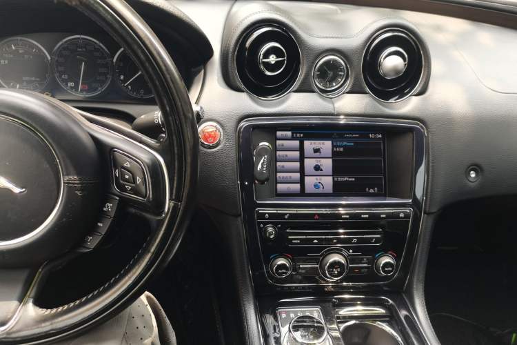 Used Jaguar XJ 2014 XJL 2.0T Two-Wheel-Drive Elegant Business Edition Audio And AC Panel