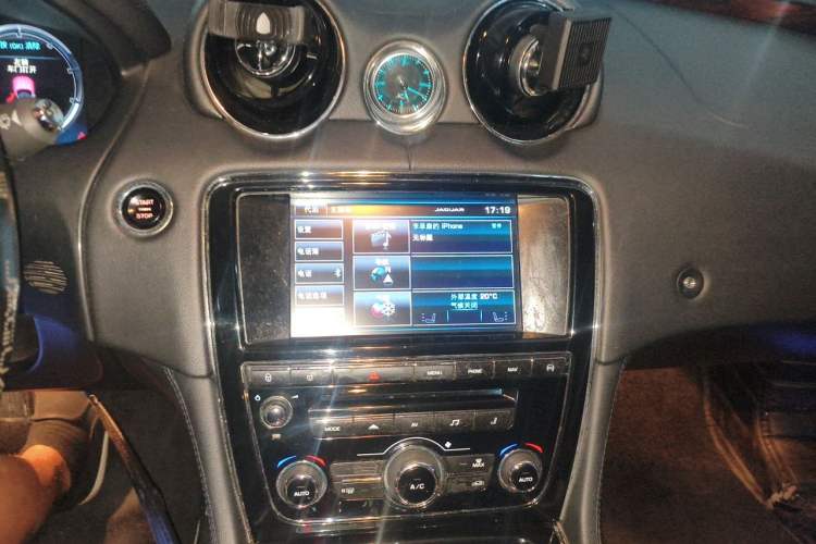 Used Jaguar XJ 2014 XJL 3.0 SC Two-Wheel-Drive Panoramic Business Edition Audio And AC Panel