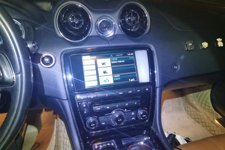 Used Jaguar XJ 2014 XJL 3.0 SC Four-Wheel Drive Panoramic Business Edition Audio And AC Panel