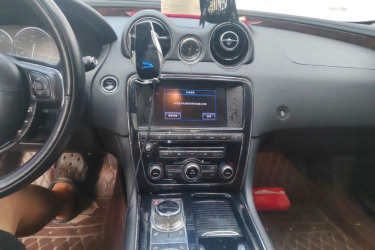 Used Jaguar XJ 2014 XJL 3.0 SC Four-Wheel Drive Prestige Business Edition Audio And AC Panel