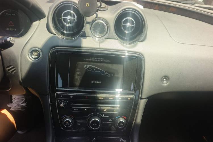 Used Jaguar XJ 2014 XJL 3.0 SC Four-Wheel Drive Panoramic Business Edition Audio And AC Panel