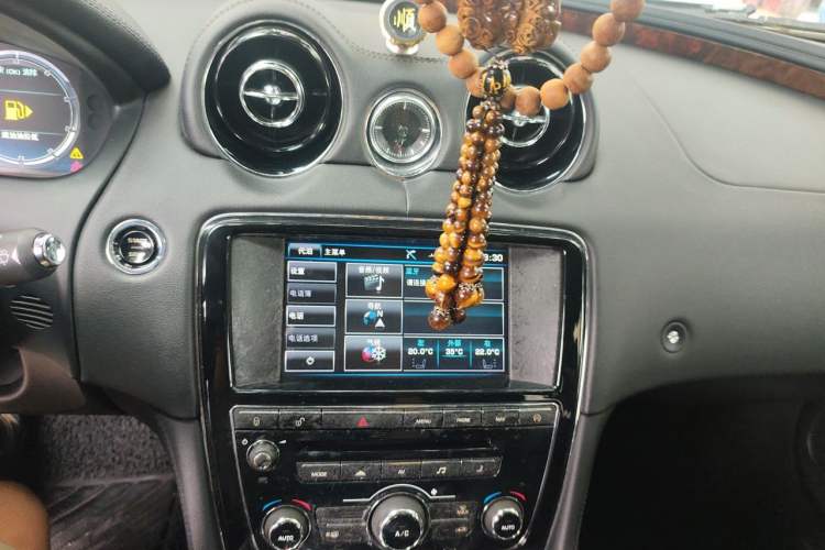 Used Jaguar XJ 2014 XJL 3.0 SC Two-Wheel-Drive Panoramic Business Edition Audio And AC Panel