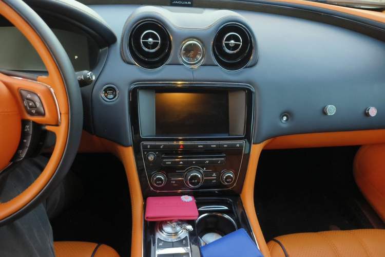 Used Jaguar XJ 2014 XJL 2.0T Two-Wheel-Drive Elegant Business Edition Audio And AC Panel