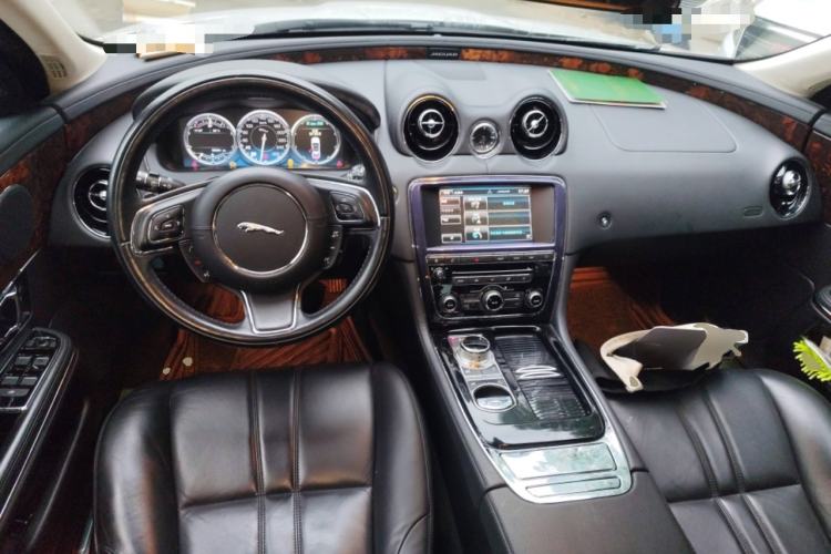 Used Jaguar XJ 2014 XJL 3.0 SC Two-Wheel-Drive Panoramic Business Edition Center Console