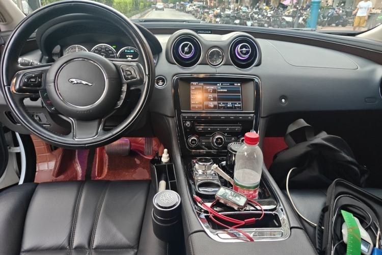 Used Jaguar XJ 2014 XJL 2.0T Two-Wheel-Drive Elegant Business Edition Center Console