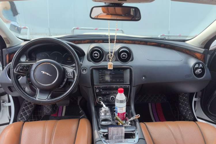 Used Jaguar XJ 2014 XJL 2.0T Two-Wheel-Drive Premium Business Edition Center Console