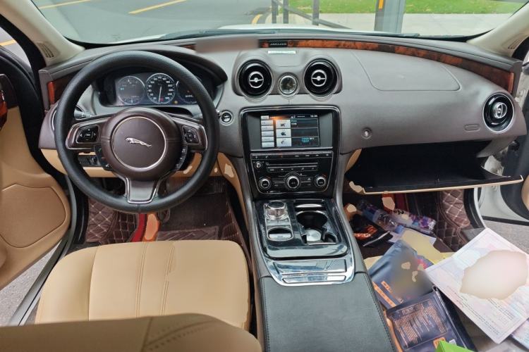 Used Jaguar XJ 2014 XJL 3.0 SC Four-Wheel Drive Panoramic Business Edition Center Console