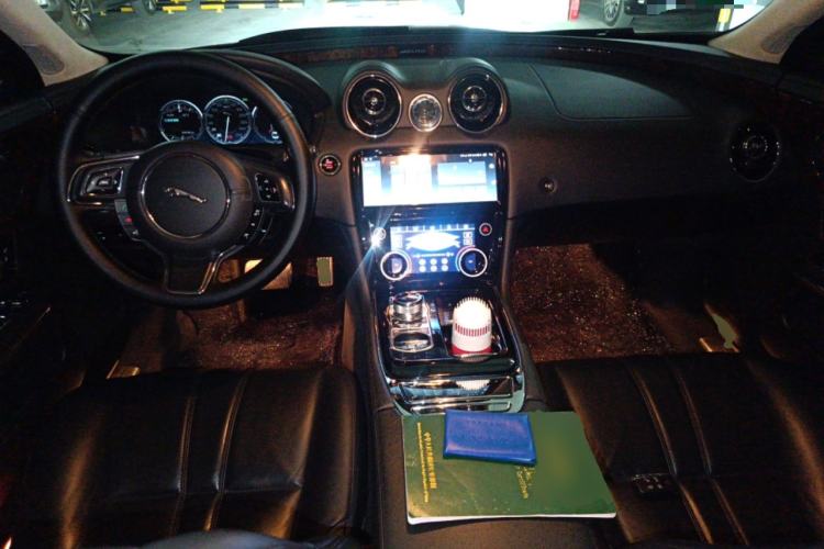 Used Jaguar XJ 2014 XJL 3.0 SC Two-Wheel-Drive Panoramic Business Edition Center Console